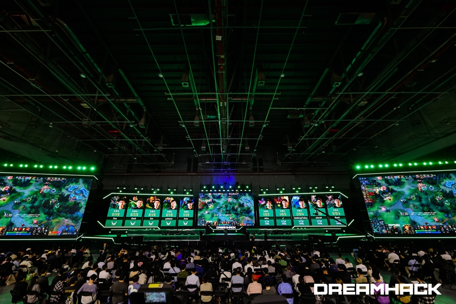 随着比赛进 随着比赛进